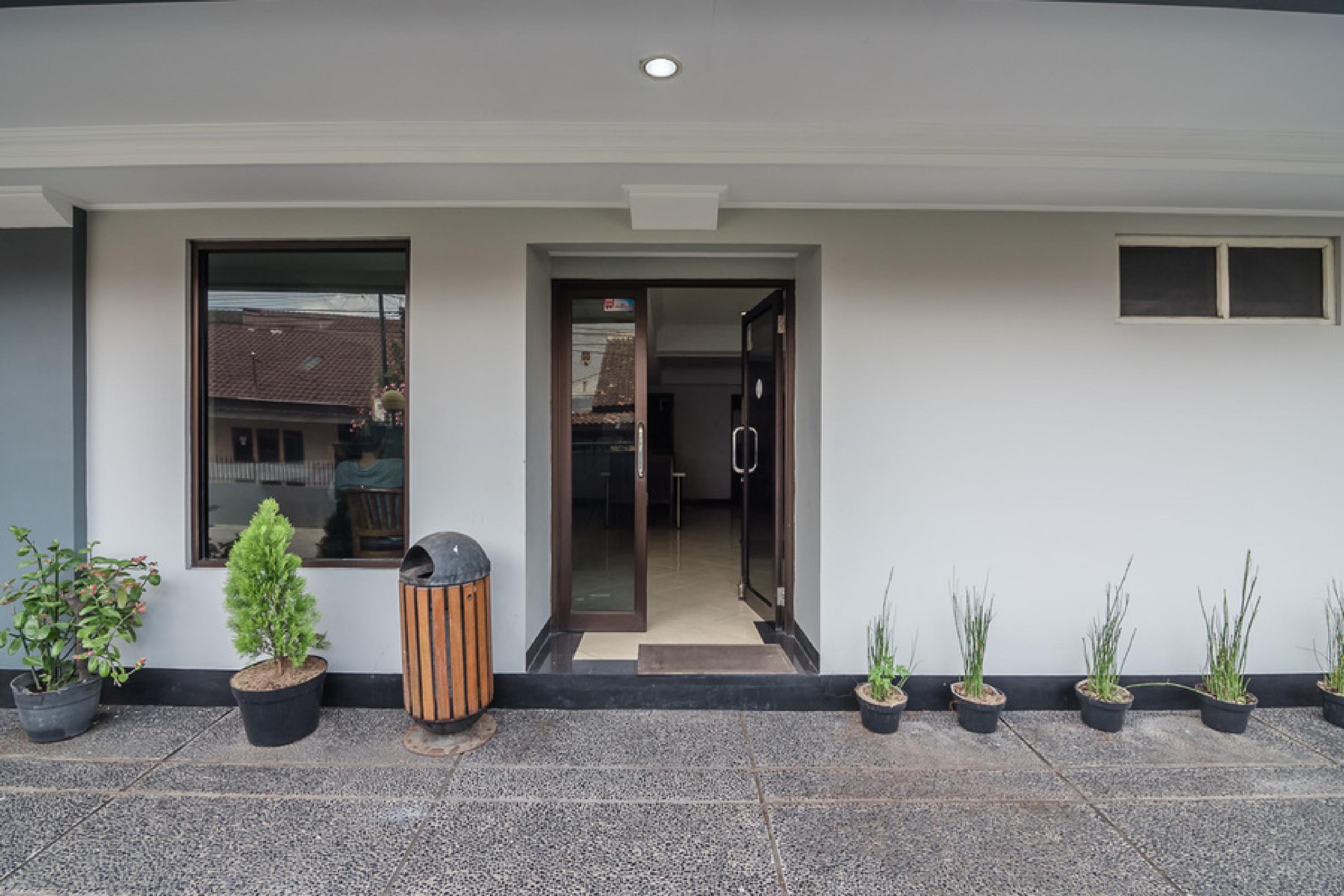 Reddoorz Plus At Buah Batu Bandung Eksteriør billede